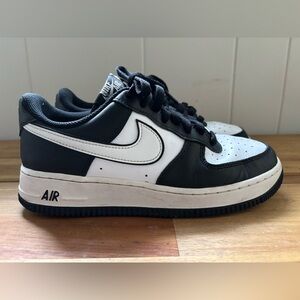 Nike Air Force 1. Black and White.